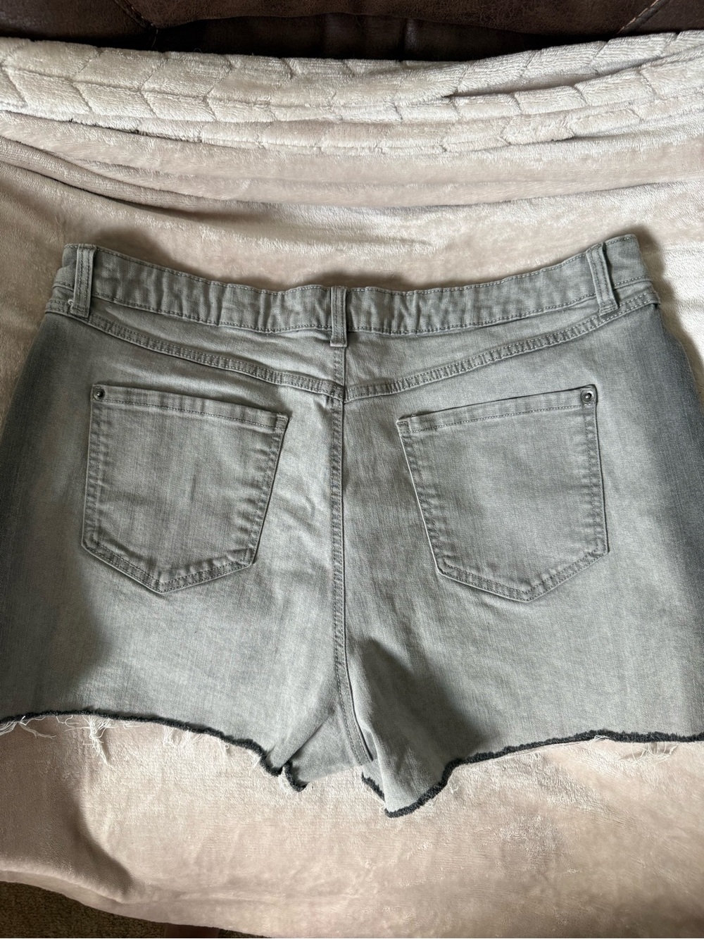 High-Rise Gray Women's Denim Shorts - Picture 4 of 4